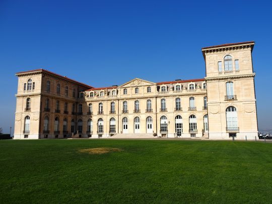 Le Palais du Pharo surplombe le chenal d'accès au Vieux Port