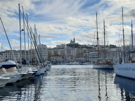 La Basilique Notre-Dame de la Garde est visible depuis toutes les pannes