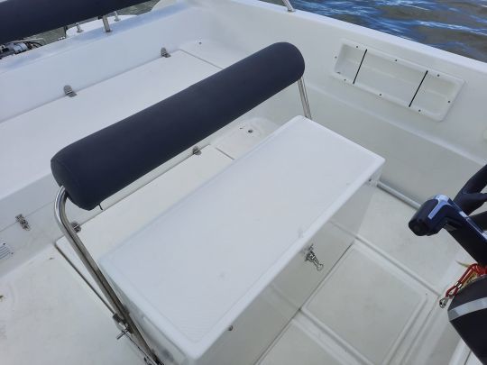 L'assise pilote avec son dossier amovible