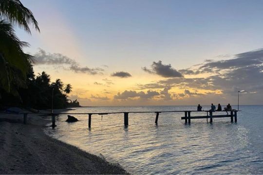 Réunion de fin de journée sur l'estacade ©Bailey Morris