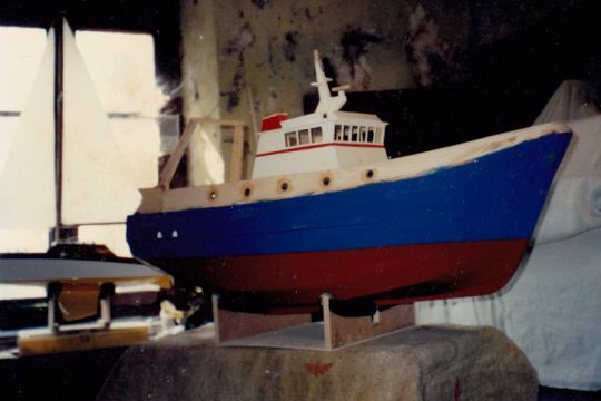 Une maquette de chalutier
