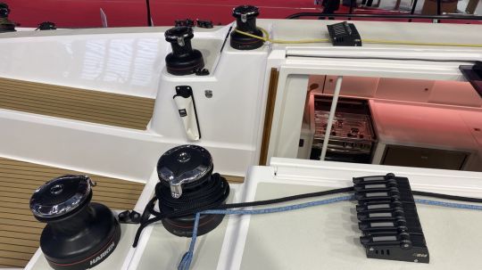 Winches de génois bien positionnés