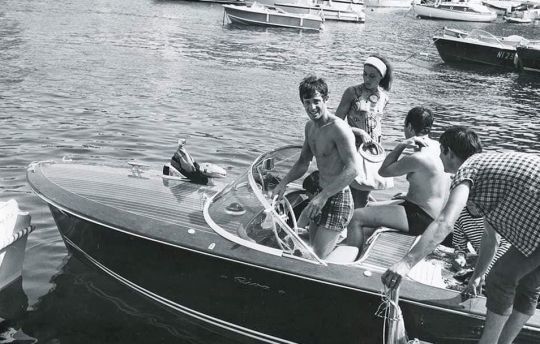Jean-Paul Belmondo sur un Riva
