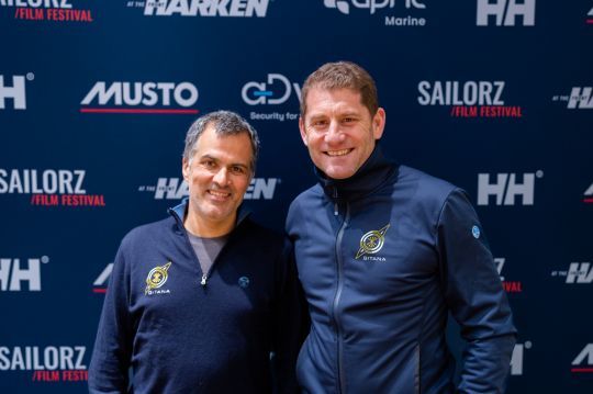 Charles Caudrelier et Yann Riou, reporter embarqué