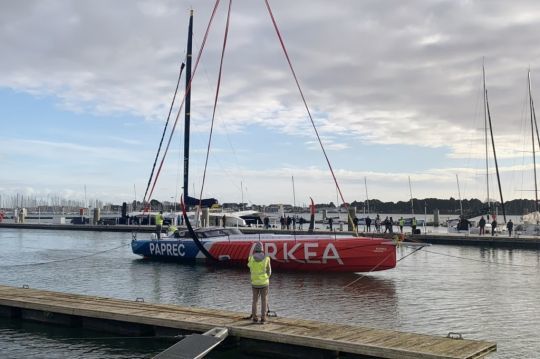 Mise à l'eau de l'IMOCa Paprec Arkea © Chloé Torterat