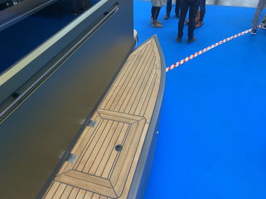 Des flotteurs qui se rétractent et se déplient en navigation