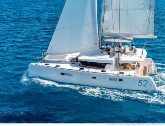 Le Lagoon 52