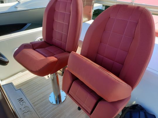 Les sièges du poste de pilotage sont modulables