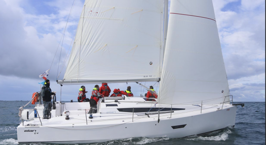 Moniteur de voile aux Glénans © les Glénans