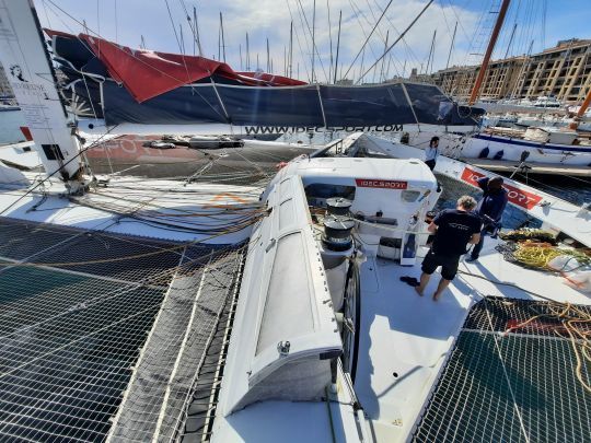 Contrairement aux derniers trimarans géants, le cockpit d'Idec Sport est entièrement ouvert