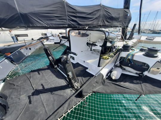 Le vaste cockpit est conçu pour la navigation en équipage