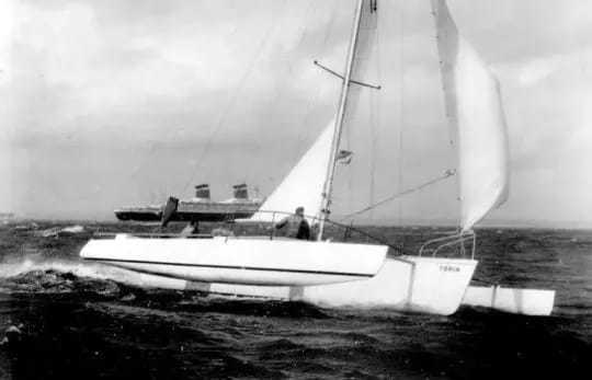 La course au large permet au trimaran d'acquÃ©rir ses lettres de noblesses. Ici Toria de Derek Kelsall.