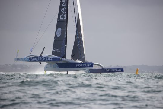 Victoire du Maxi Banque Populaire XI sur les 24H Ultim