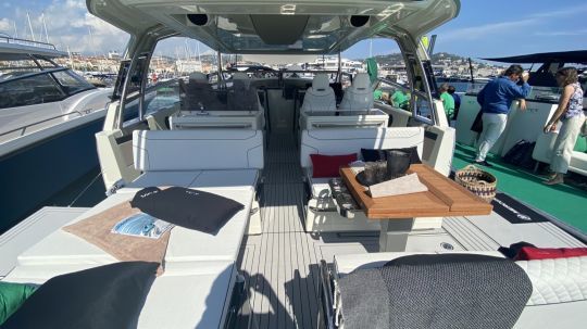 Cockpit du Yot 36