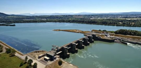 Digue en L et barrage hydraulique de Rochemaure © CNR 