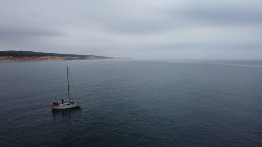 Au mouillage, seul au monde