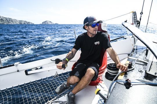Christopher Pratt à la barre de l'Ocean Fifty