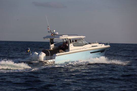 The W11 allows you to plan a short cruise