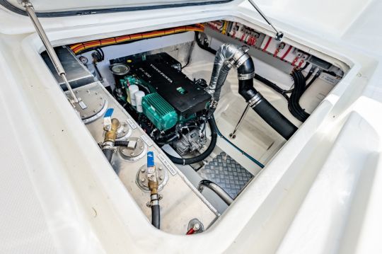 The Aquila 42 is available in a range of power ratings from 2x230 hp to 2 x 300 hp