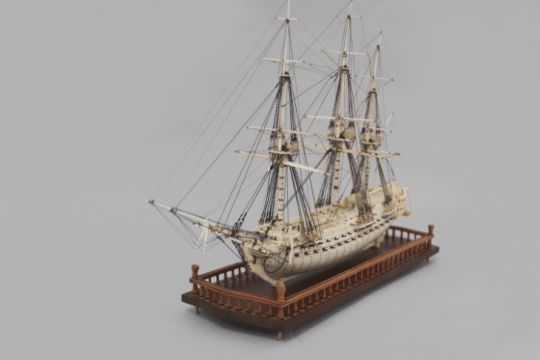 ModeÌ€le reÌduit en os © MuseÌe d'Histoire de Saint-Malo
