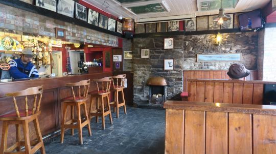 O'Sullivan, LE pub de Crookhaven
