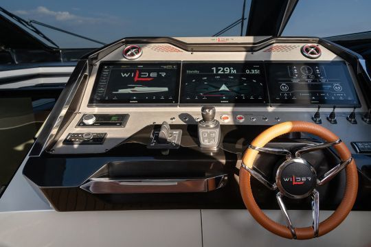 Le poste de pilotage du WiLder 60 © Leonardo Andreoni - Guerrieri Visual