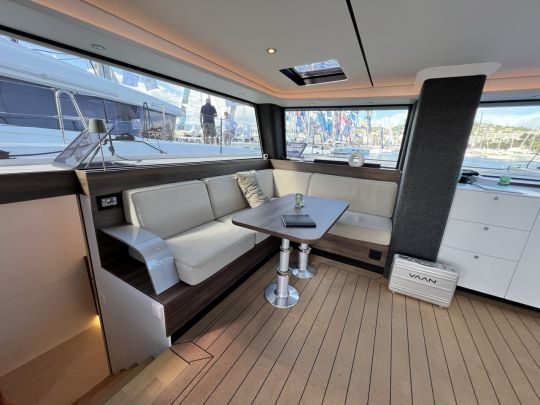 La table du carré est un peu petite