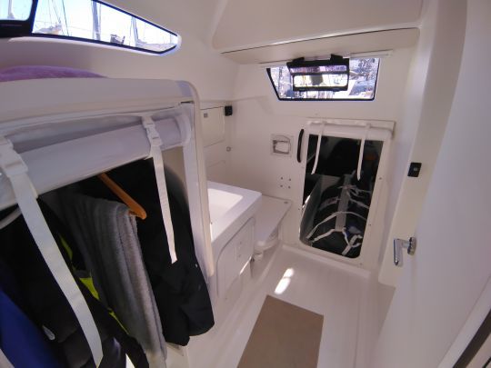 La salle d'eau et l'accès au local technique