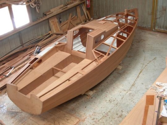 Le Cap-Corse, bateau en bois-moulé acajou © Marc Vuilliomenet