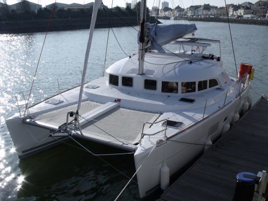 Le Lagoon 380
