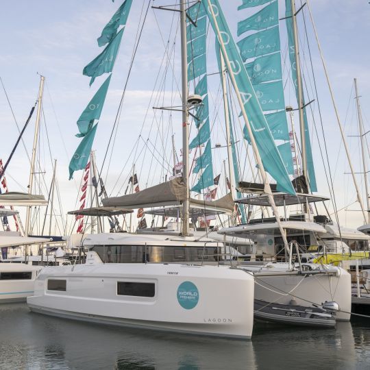 Le Lagoon 38