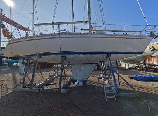 Mise en chantier du bateau, carénage complet, changement du gréement dormant etc ...