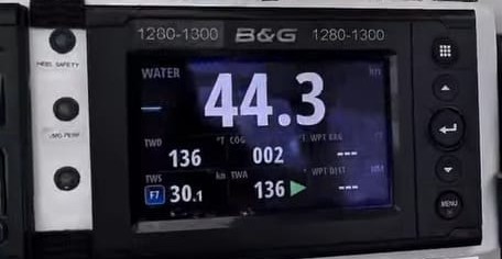 La vmax de la journée, sachant que le bateau peut tutoyer la barre des 50 noeuds ©Maxime Leriche