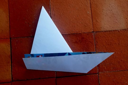 Le pli est refait sur l'autre face de la figure