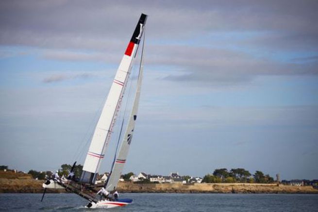 L'AC45 di Groupama Team France nei colori della Francia