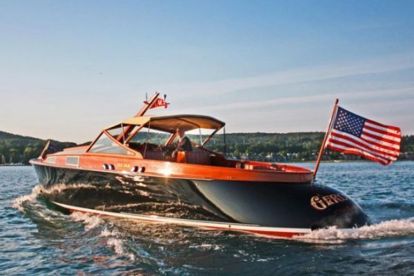 Il Van Dam Geronimo Commuter Yacht  un superbo esempio di barca neo-retr.