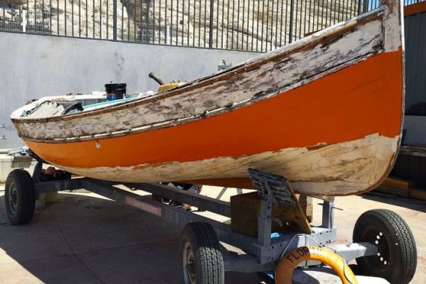 Riconoscibile per la sua tonalit� arancione, il minio di piombo fa parte del paesaggio della costruzione navale