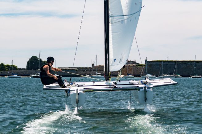 BeFoil 16, un catamarano volante per scuole di vela