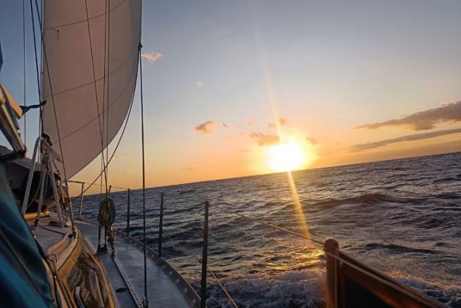 Vista sull'oceano mentre si lavora