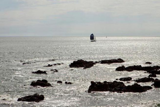 Pen Duick II arriva sotto spinnaker a Le Pouliguen