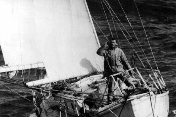 Robin Knox-Johnston a bordo della Suhaili nel 1968