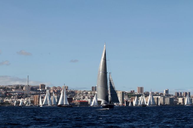 La categoria Cruising permette l'uso del motore; corrisponde alla maggior parte dei candidati transatlantici.