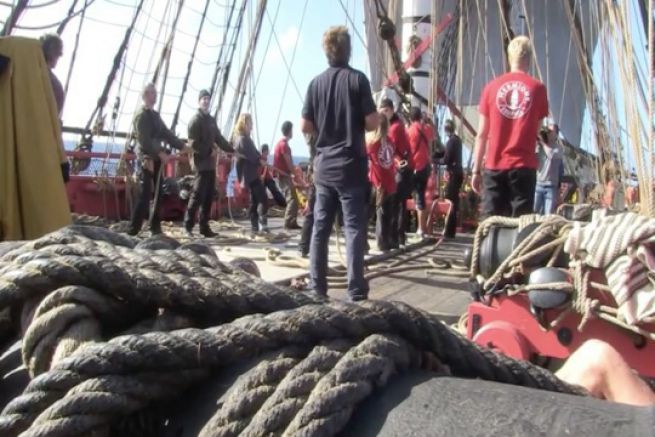 Le manovre sull'Hermione - 2 video