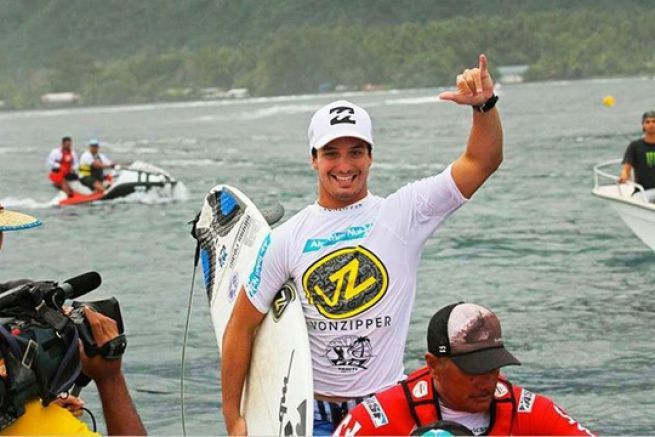 Muore il surfista brasiliano Ricardo Dos Santos, il mondo del surf in lutto