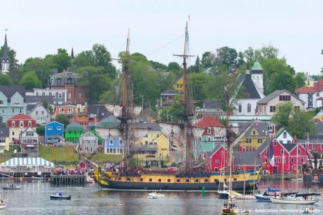 Hermione allo scalo a Lunenburg, Nuova Scozia