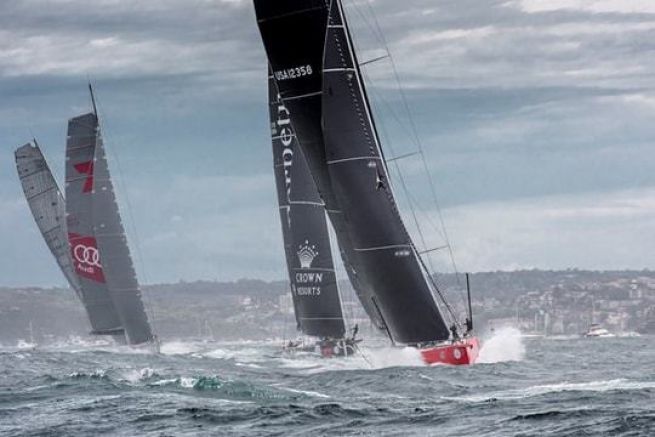 Comanche in testa alla partenza della Rolex Sydney Hobart