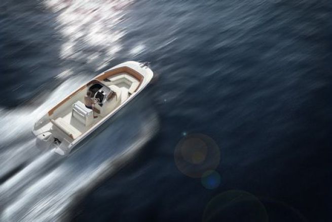 Il 240 FX, il nuovo fuoribordo di Invictus Yacht presentato a Cannes nel 2016