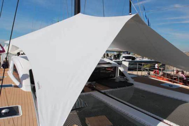 Vela ombreggiata per catamarani, un'innovazione ben ponderata