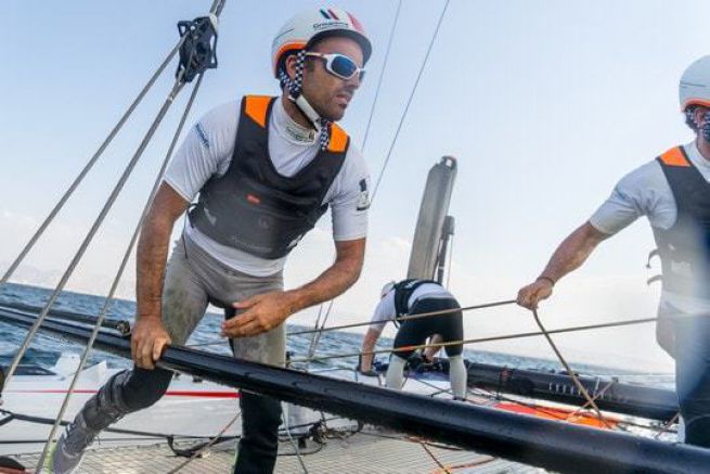 Franck Cammas alla guida dell'AC45 Groupama Team France