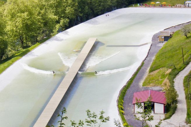 Onda di Surfsnowdonia in Galles